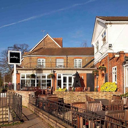 Sunday London Staines-Upon-Thames Heathrow T5 Hotell Eksteriør bilde