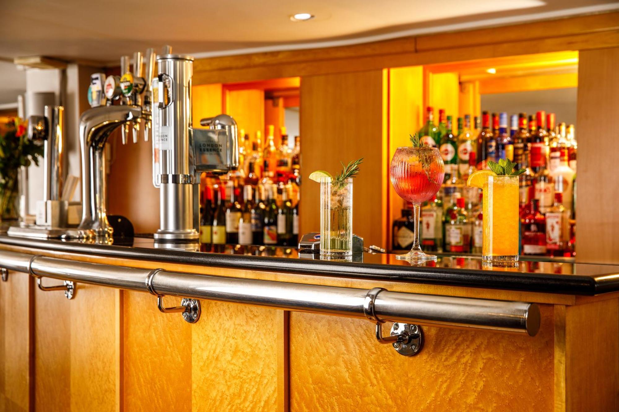 Sunday London Staines-Upon-Thames Heathrow T5 Hotell Eksteriør bilde