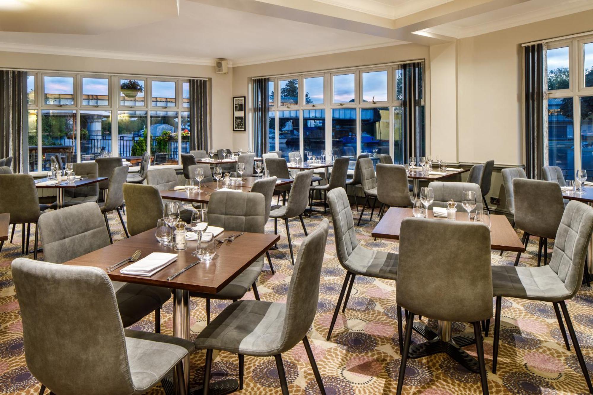 Sunday London Staines-Upon-Thames Heathrow T5 Hotell Eksteriør bilde