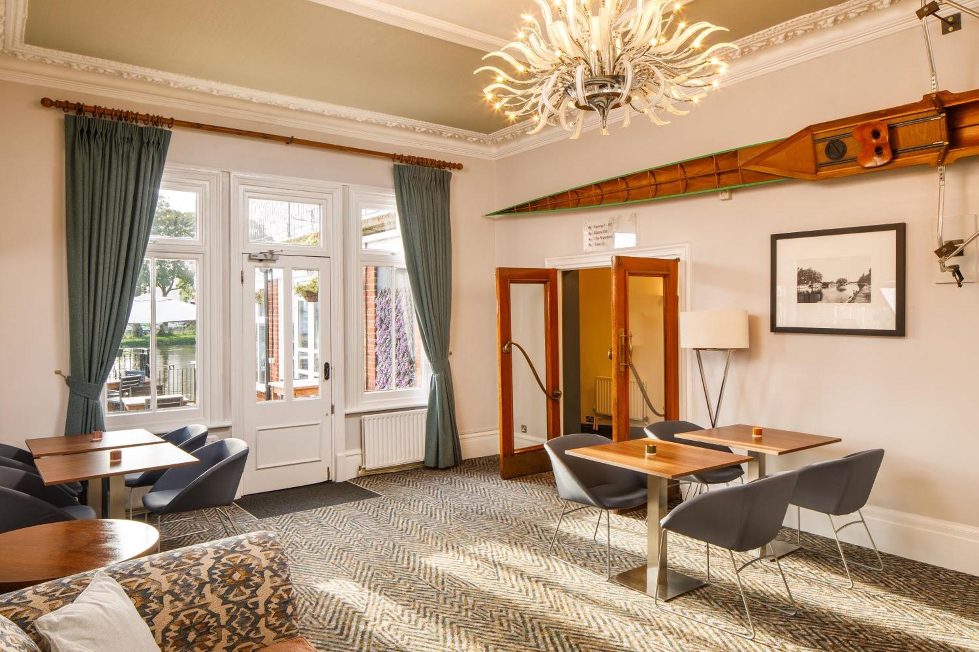 Sunday London Staines-Upon-Thames Heathrow T5 Hotell Eksteriør bilde
