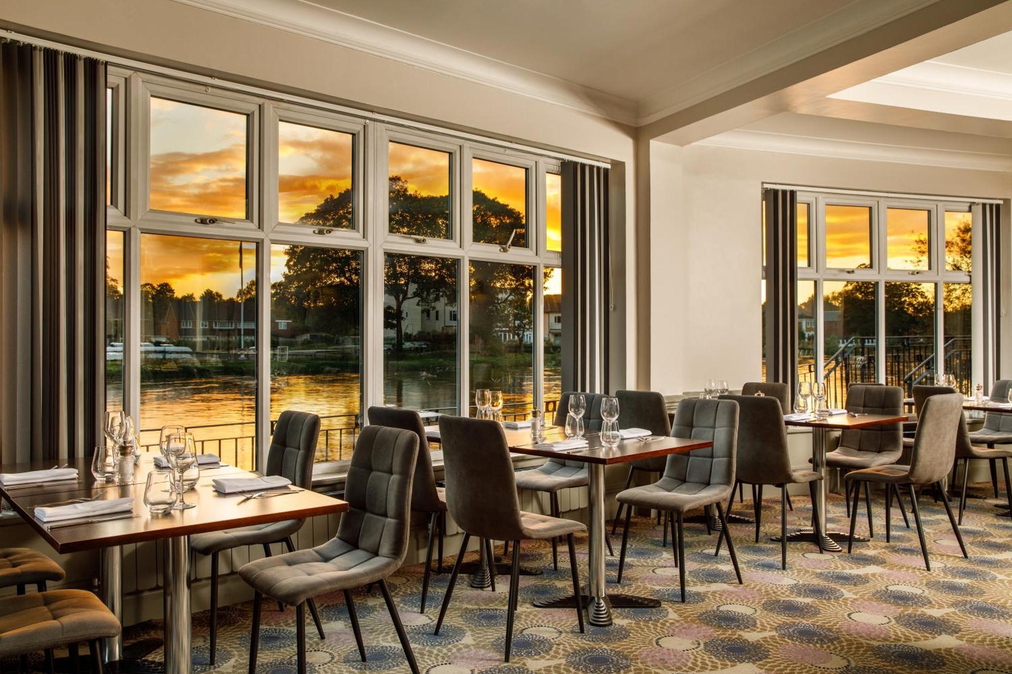 Sunday London Staines-Upon-Thames Heathrow T5 Hotell Eksteriør bilde