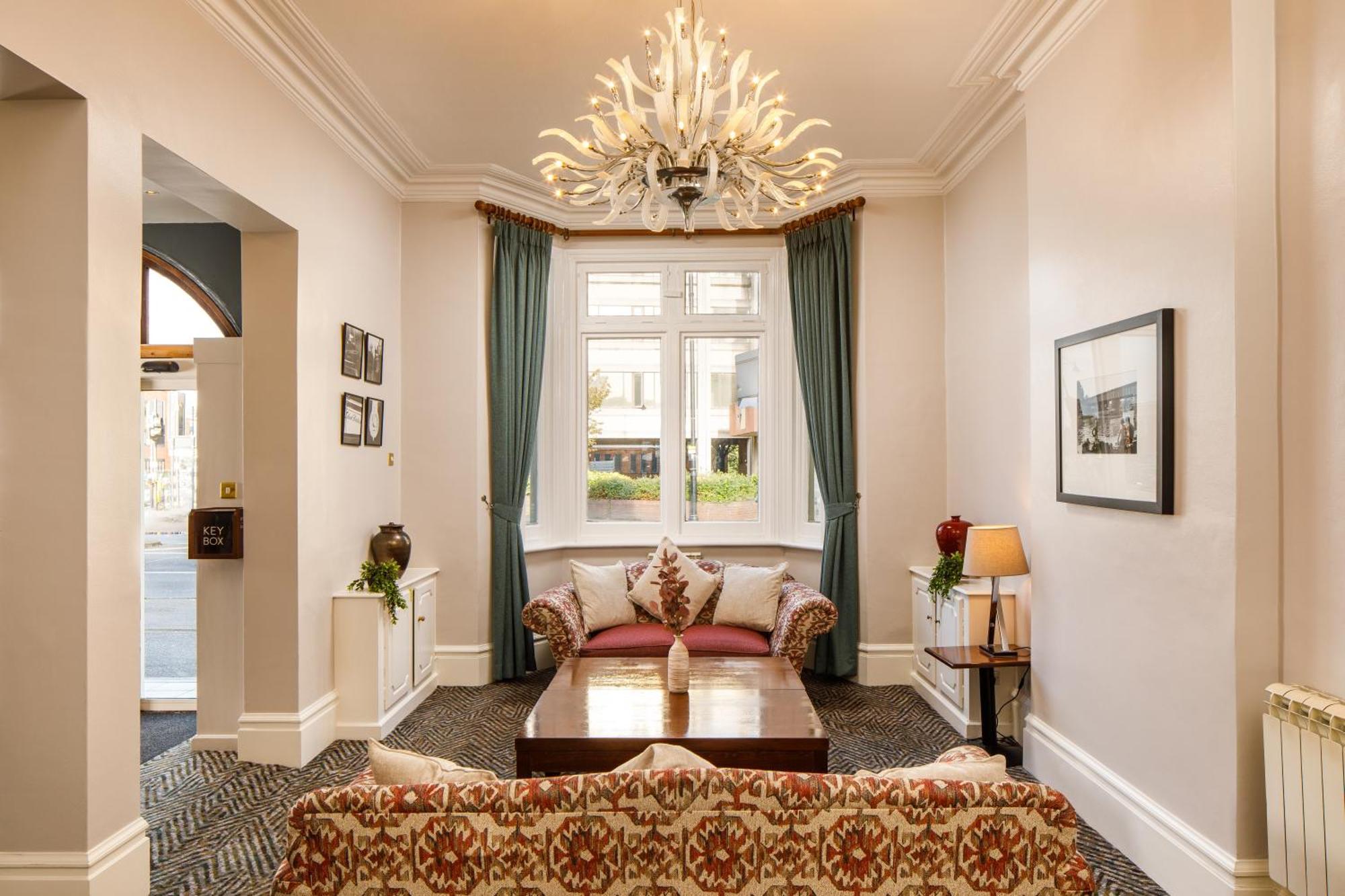 Sunday London Staines-Upon-Thames Heathrow T5 Hotell Eksteriør bilde