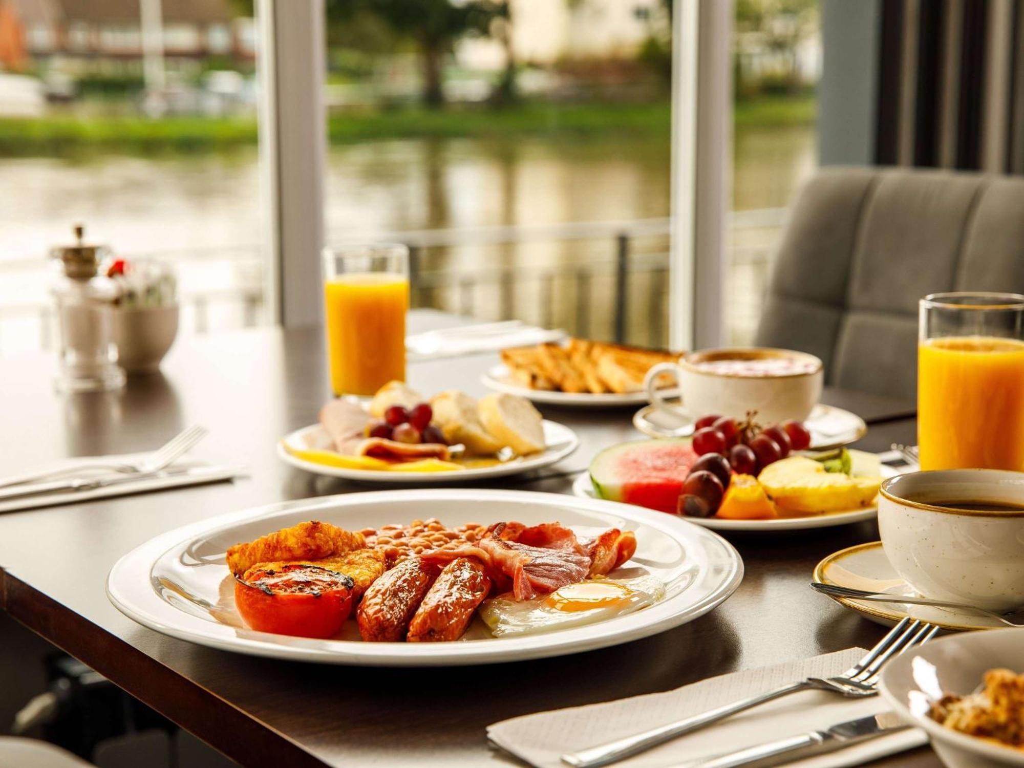 Sunday London Staines-Upon-Thames Heathrow T5 Hotell Eksteriør bilde