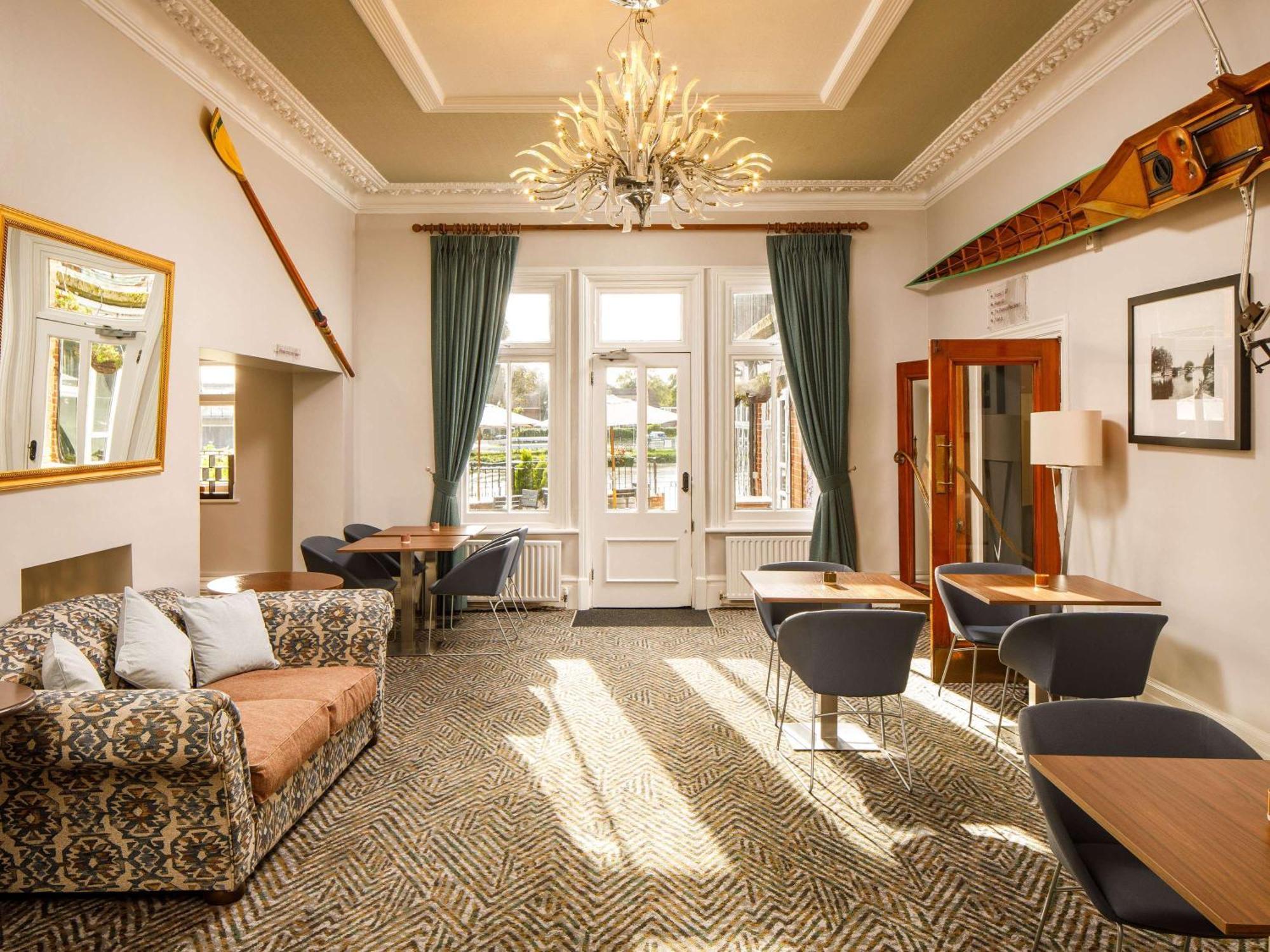 Sunday London Staines-Upon-Thames Heathrow T5 Hotell Eksteriør bilde