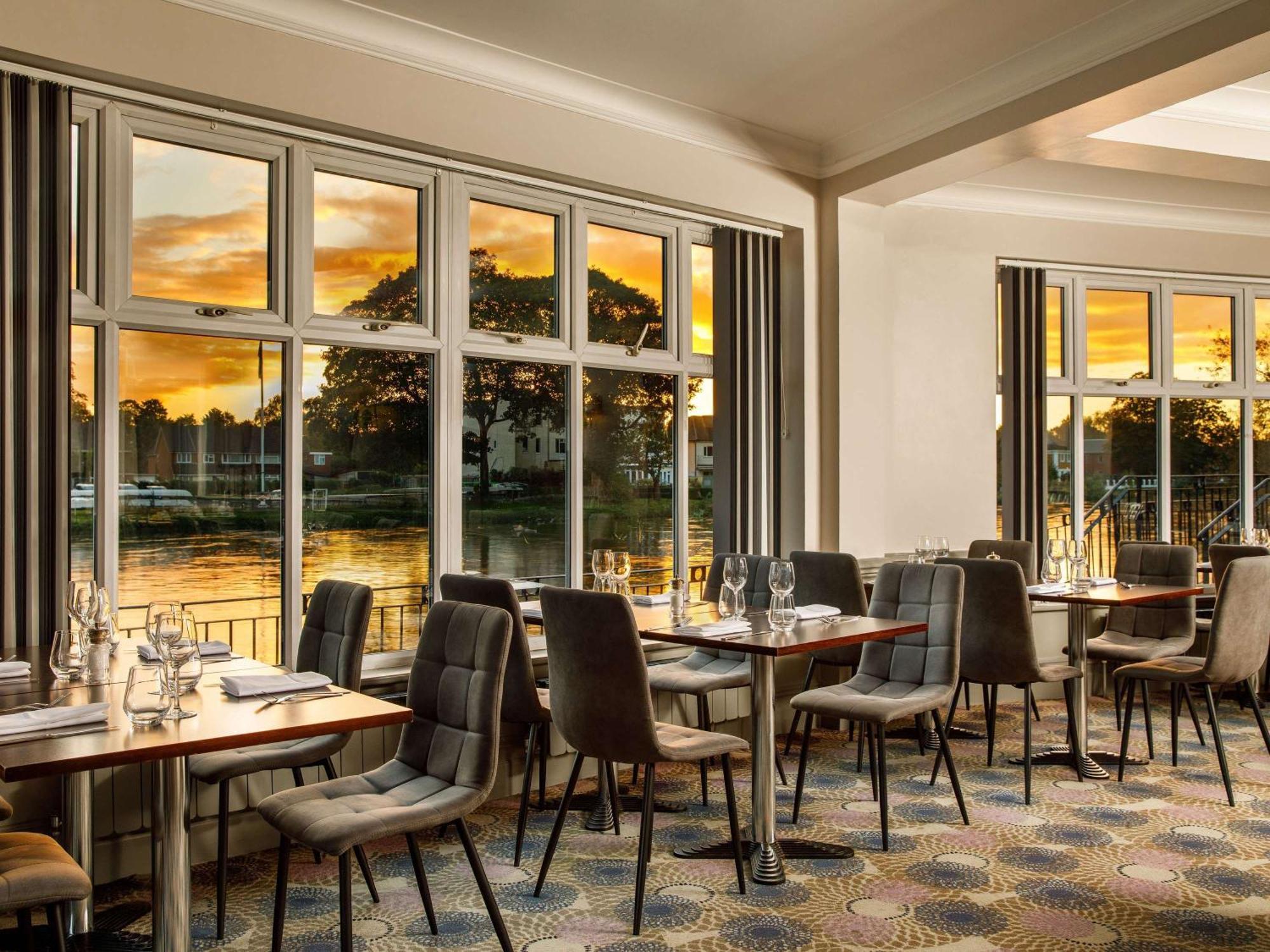 Sunday London Staines-Upon-Thames Heathrow T5 Hotell Eksteriør bilde