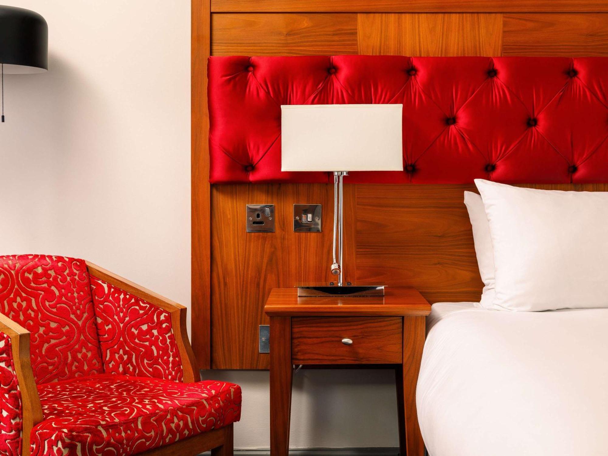 Sunday London Staines-Upon-Thames Heathrow T5 Hotell Eksteriør bilde