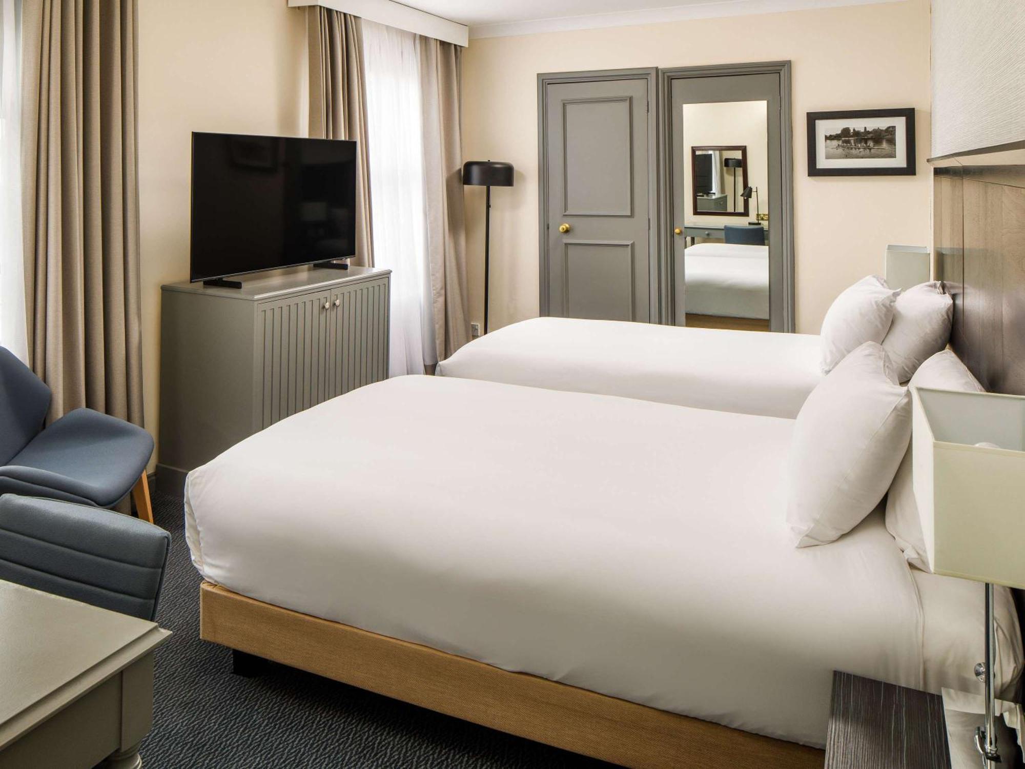 Sunday London Staines-Upon-Thames Heathrow T5 Hotell Eksteriør bilde