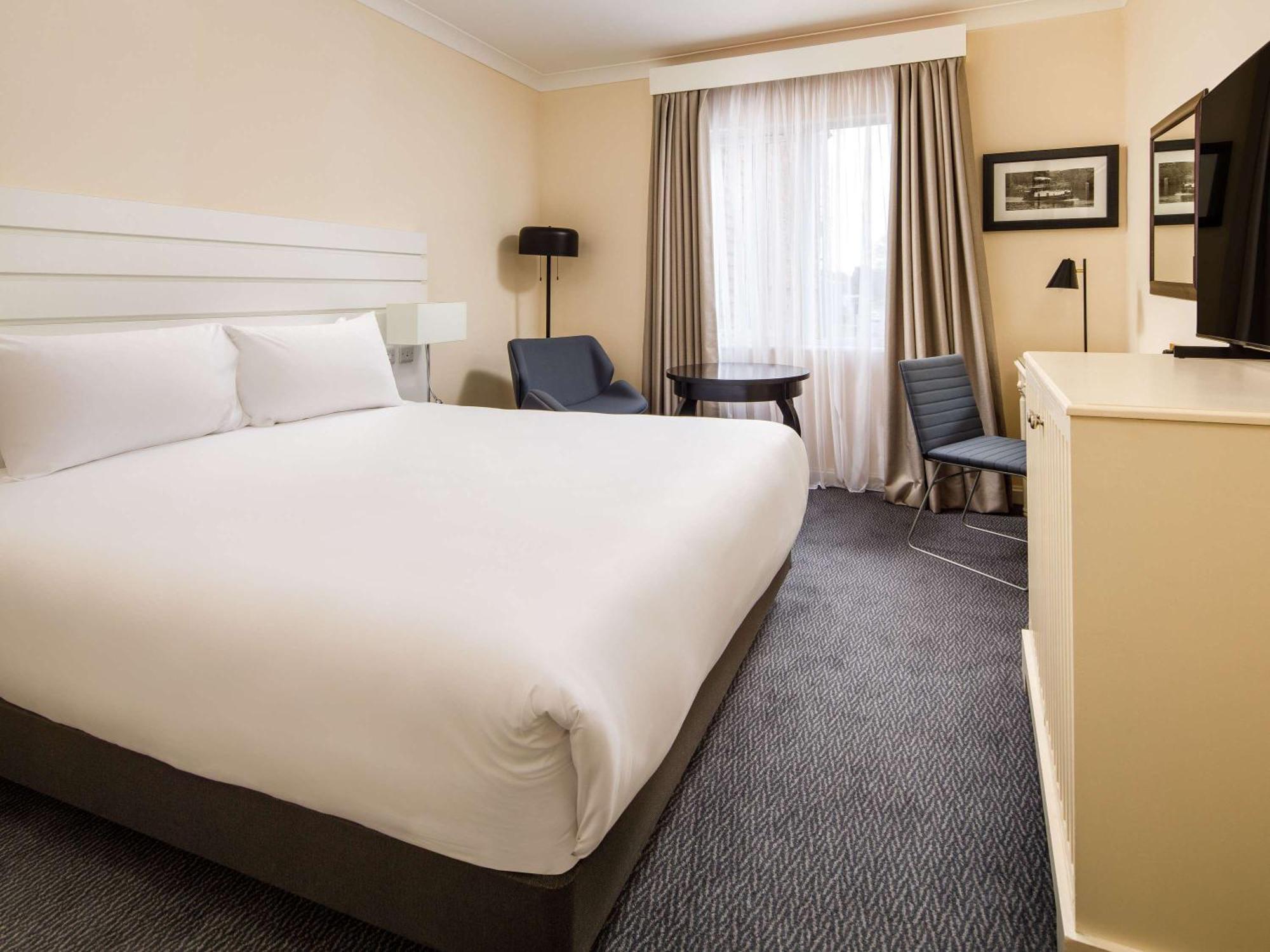 Sunday London Staines-Upon-Thames Heathrow T5 Hotell Eksteriør bilde