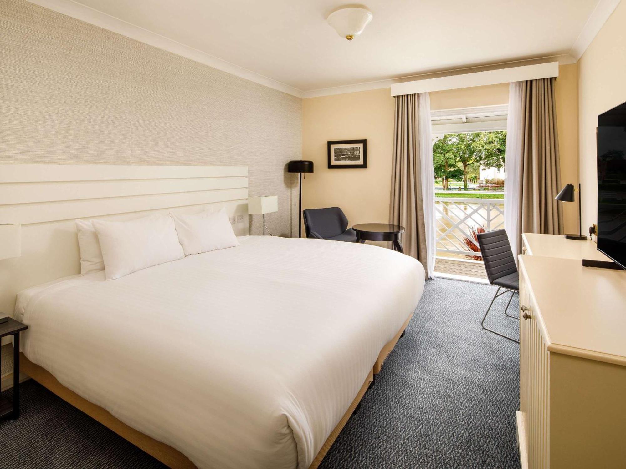 Sunday London Staines-Upon-Thames Heathrow T5 Hotell Eksteriør bilde