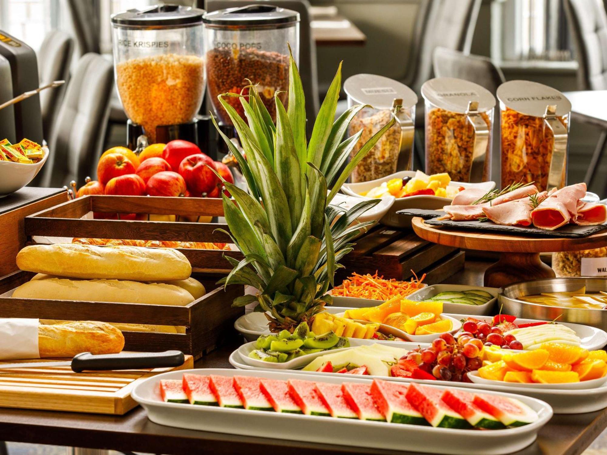 Sunday London Staines-Upon-Thames Heathrow T5 Hotell Eksteriør bilde
