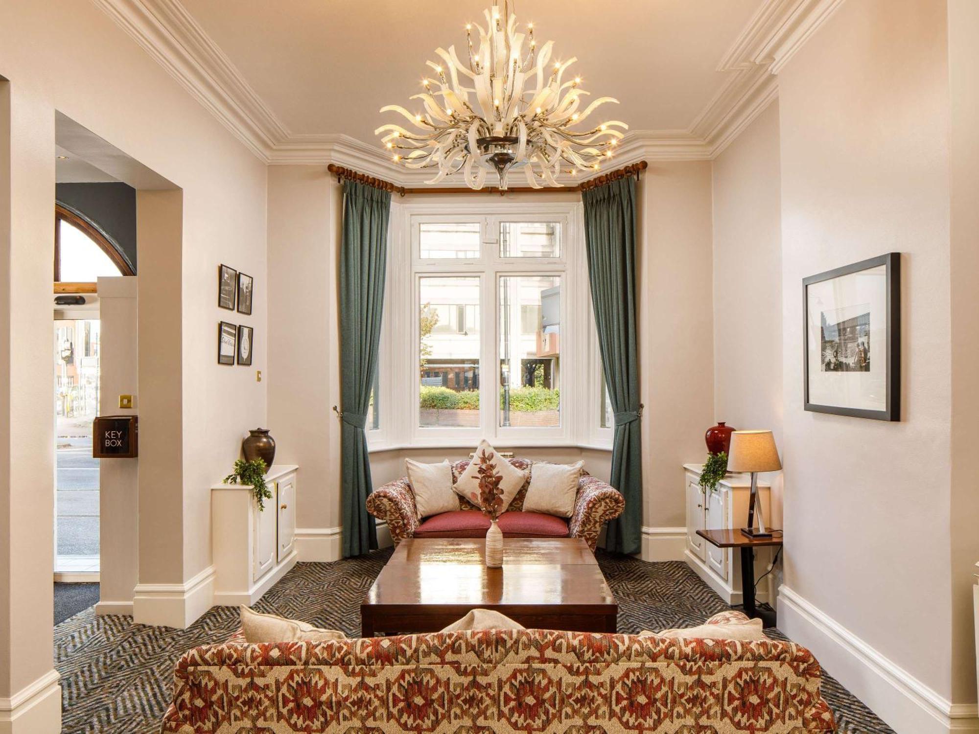 Sunday London Staines-Upon-Thames Heathrow T5 Hotell Eksteriør bilde