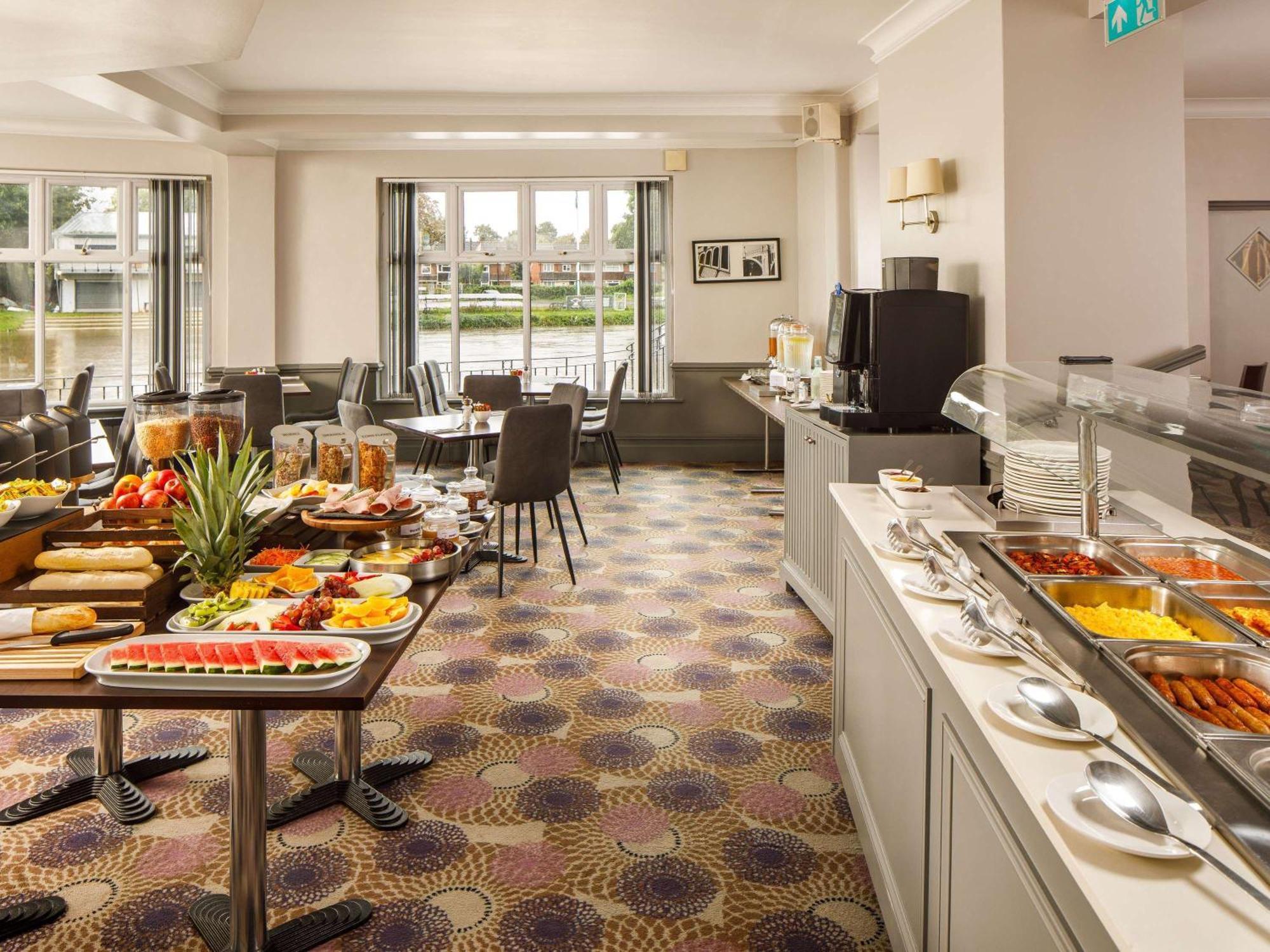 Sunday London Staines-Upon-Thames Heathrow T5 Hotell Eksteriør bilde