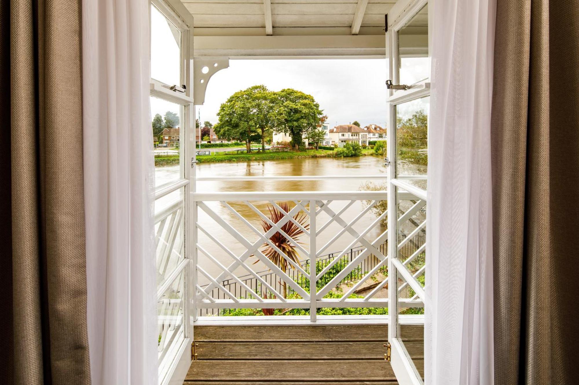 Sunday London Staines-Upon-Thames Heathrow T5 Hotell Eksteriør bilde